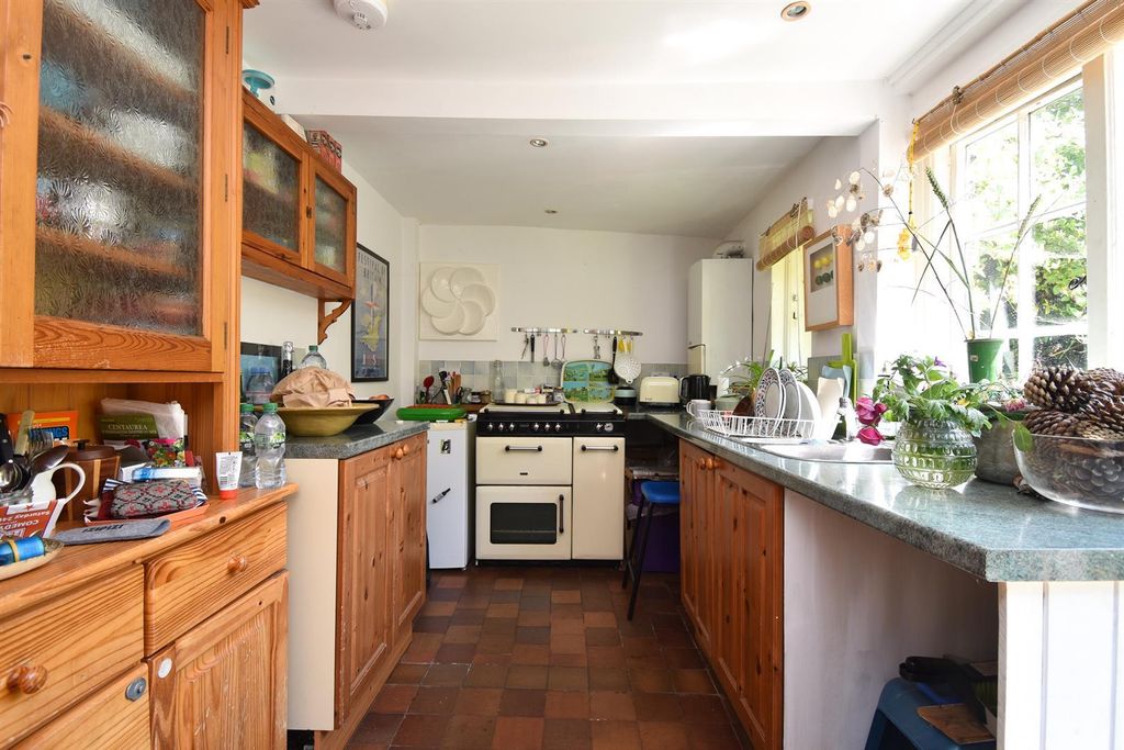 Property photo 3 of 30 Kitchen