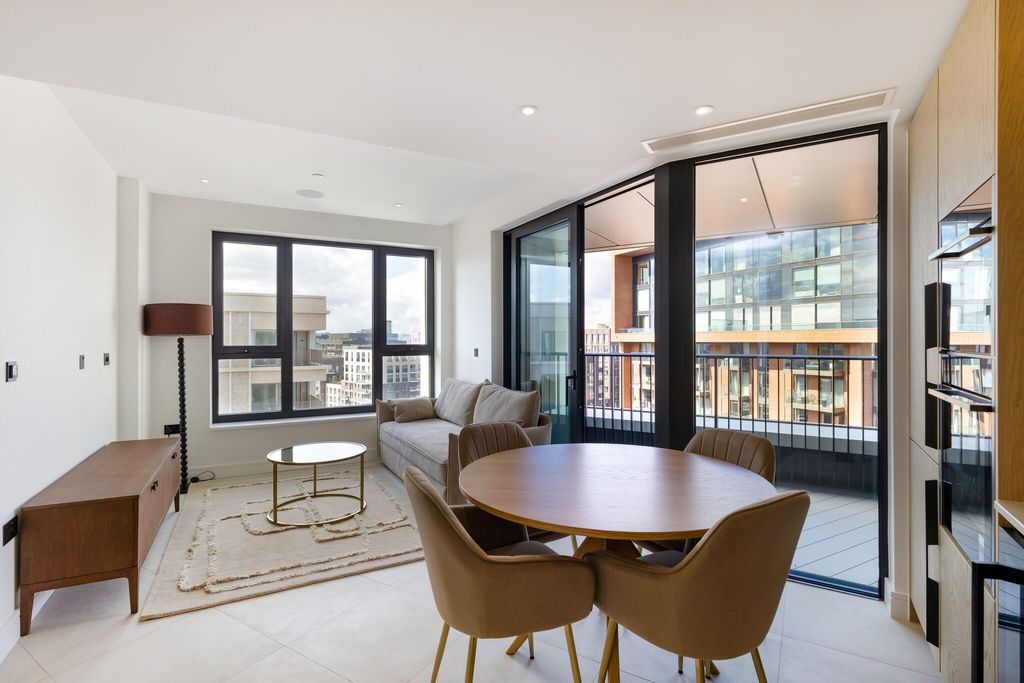 Property photo 1 of 14 97376_Apartment 1507 1 Linear Place (19)_Low