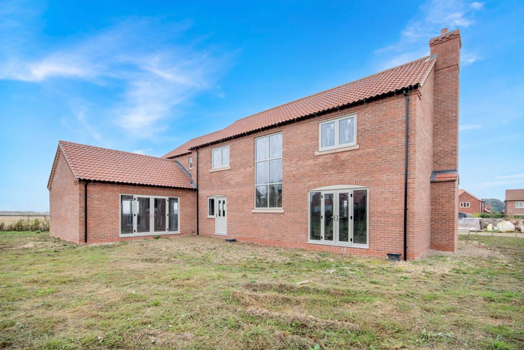 Property photo 2 of 24