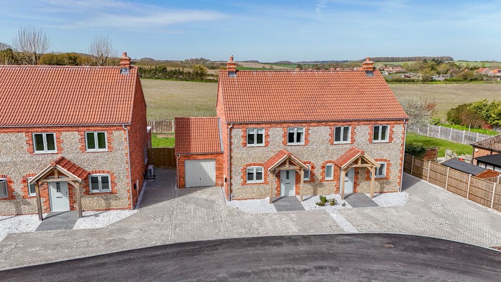 Property photo 1 of 32 5070700
