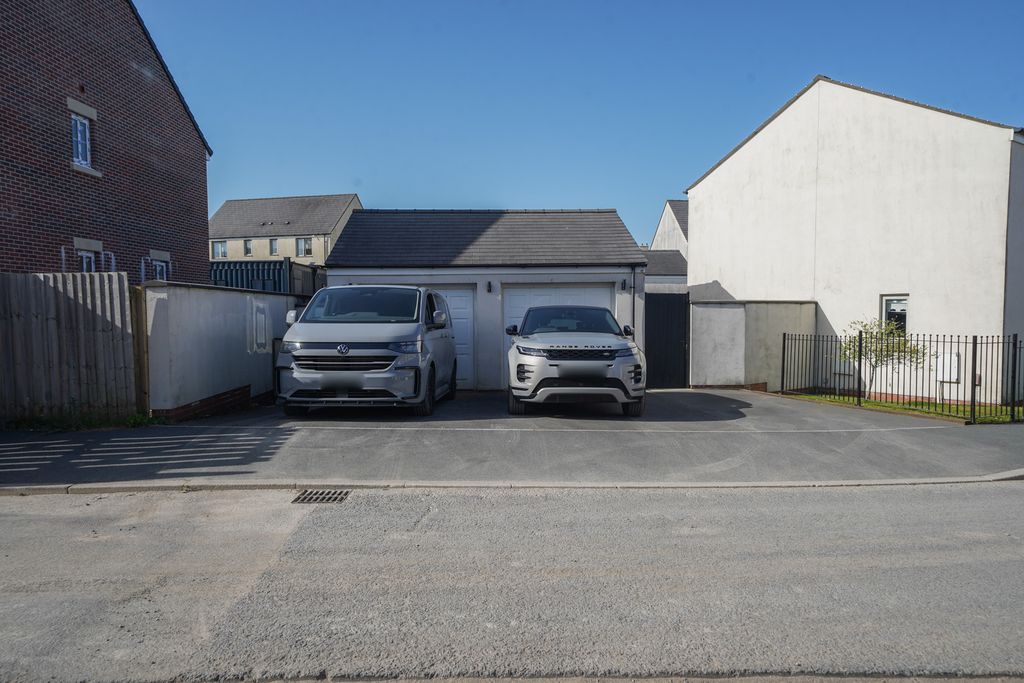 Property photo 2 of 30 930E3Ca2B4597Bb2775A5c96137948B214F25480.Jpg