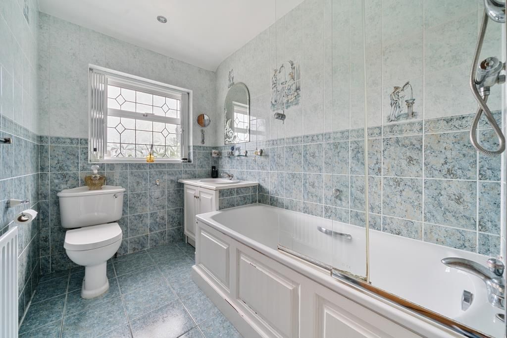 Property photo 3 of 9 Bathroom