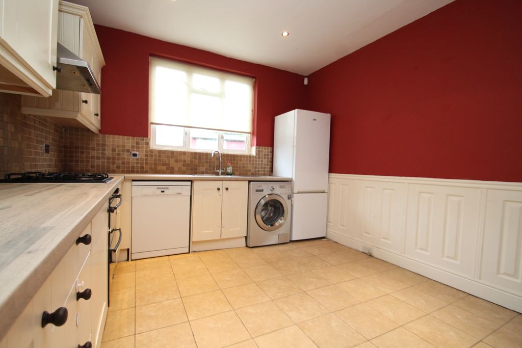 Property photo 2 of 17 Kitchen