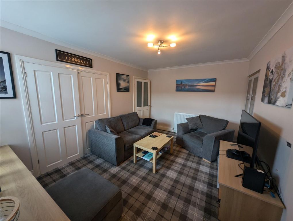 Property photo 2 of 10 Sitting Room