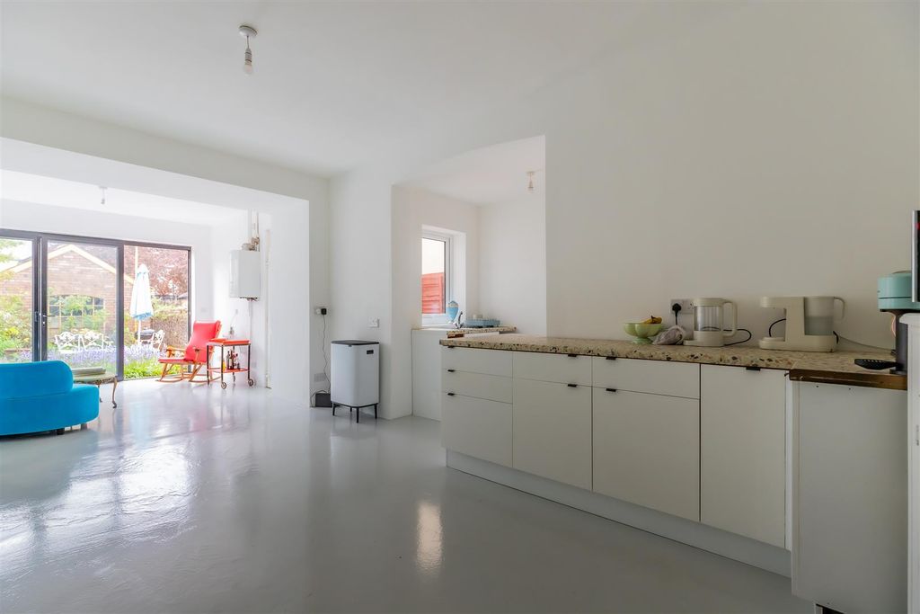 Property photo 2 of 25 7 (9 Of 25).Jpg