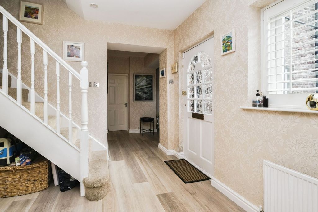 Property photo 2 of 23