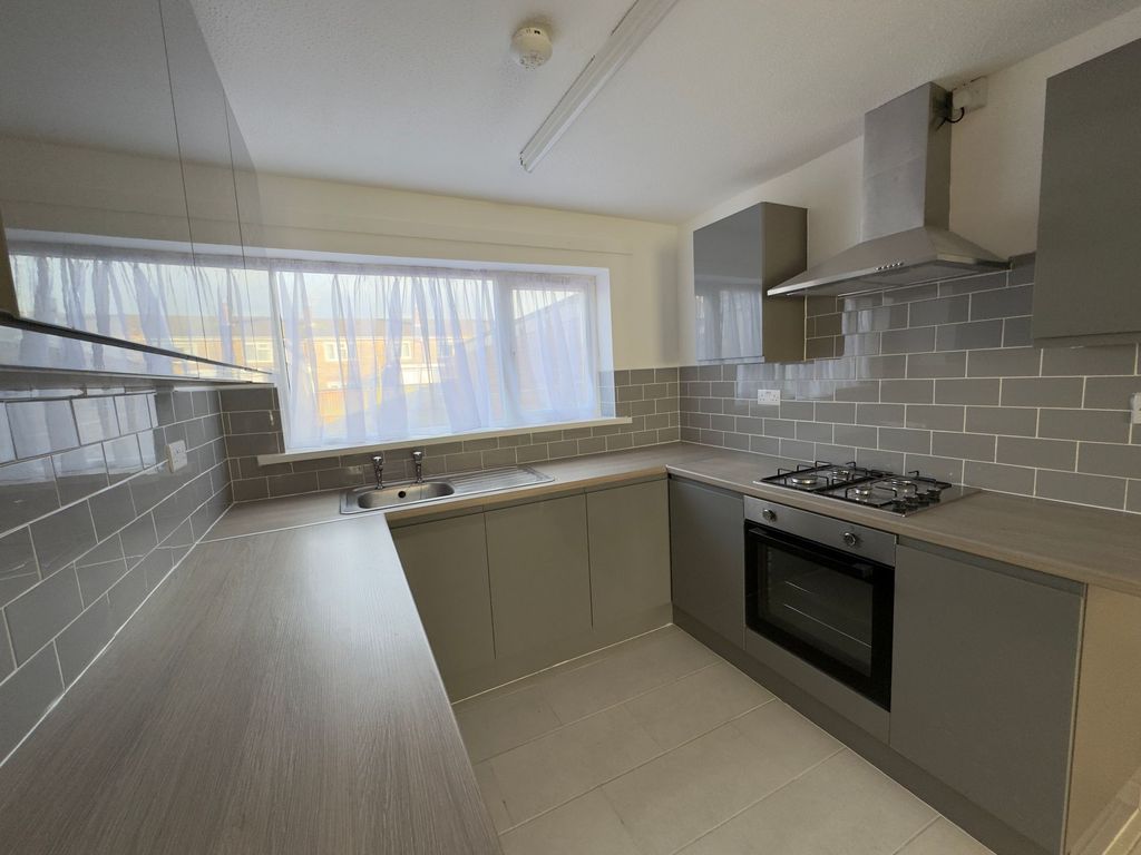 Property photo 2 of 27