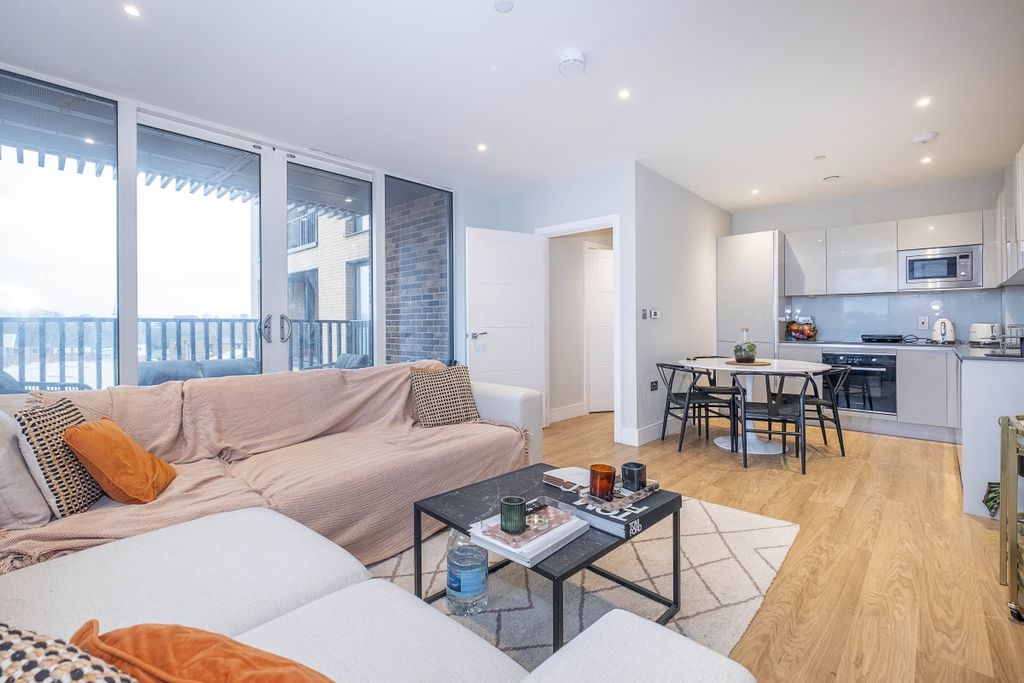 Property photo 1 of 11 404-Bushane-Court...