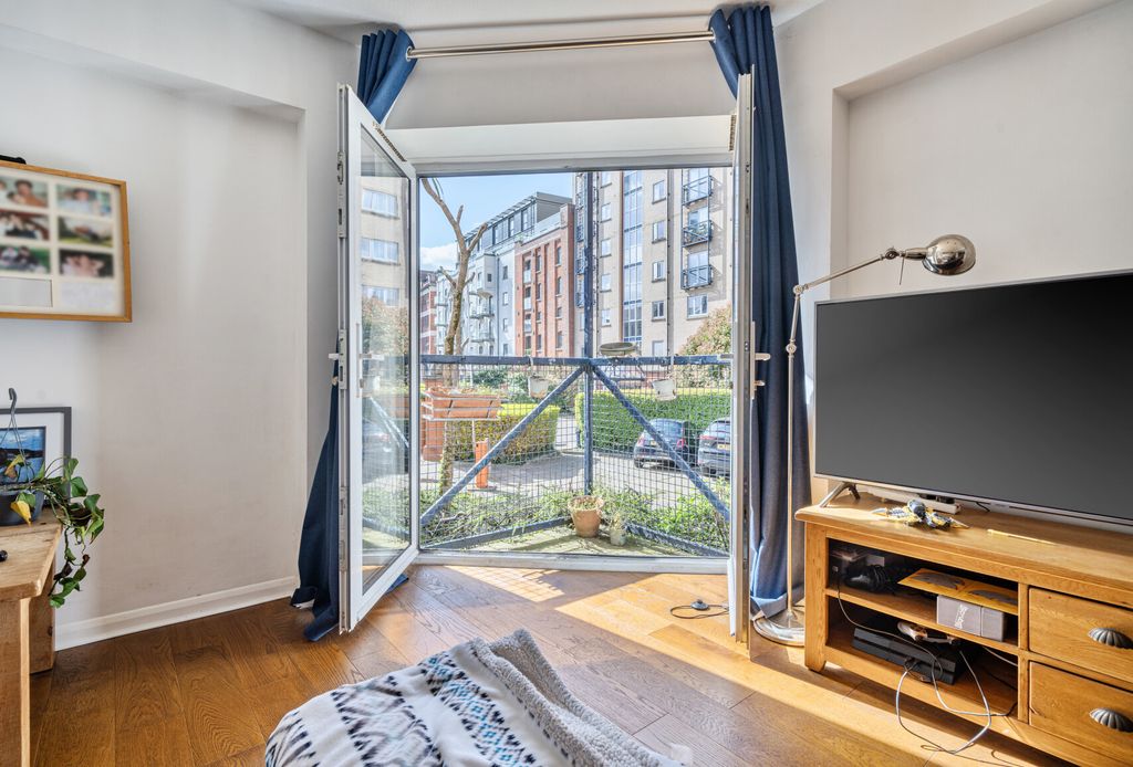 Property photo 2 of 14 1436172-10-69Ca59...