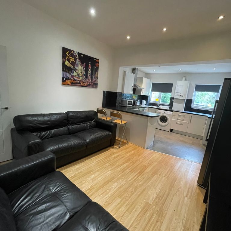 Property photo 1 of 5 Open-Plan Living!
