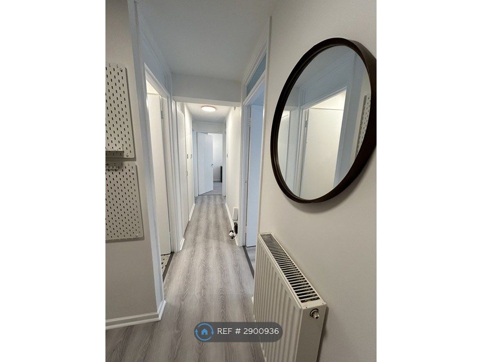 Property photo 2 of 15 Hallway
