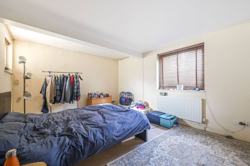 Property photo 3 of 9