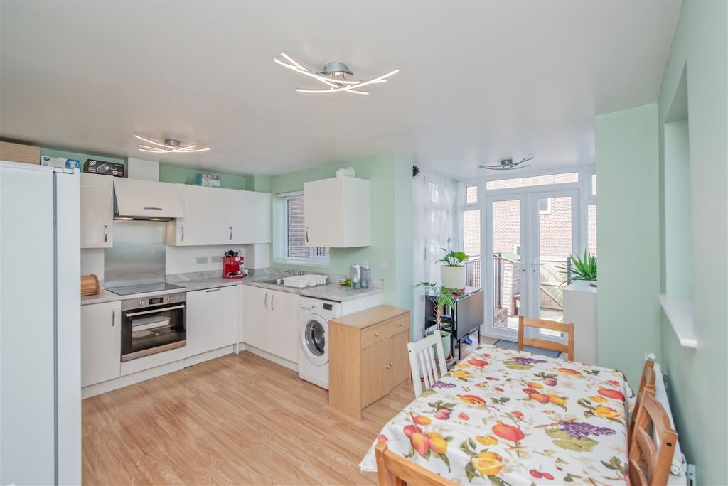 Property photo 3 of 23 Fitted Dining Kitchen: