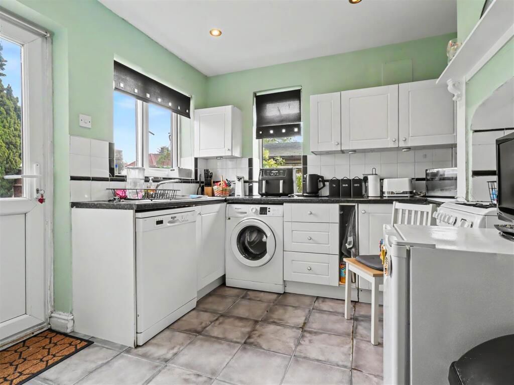 Property photo 2 of 29