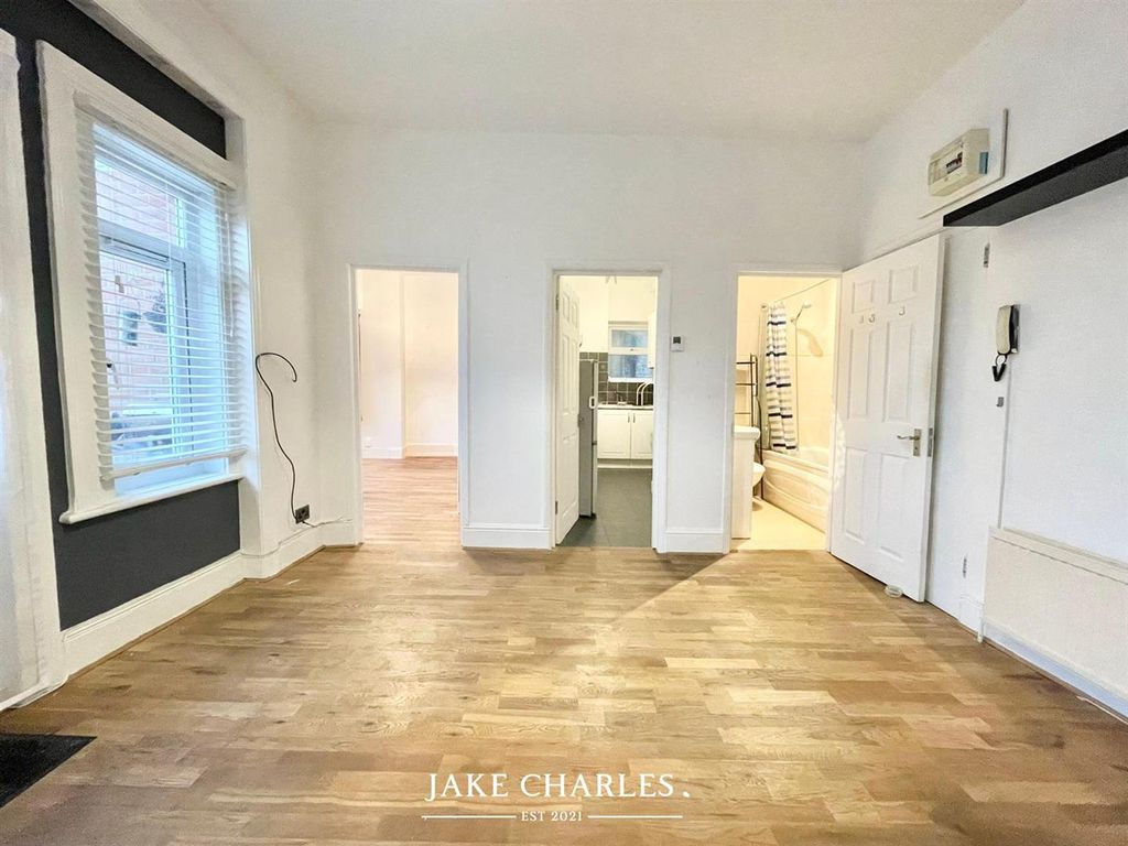 Property photo 3 of 9 Ae9E93c1-A4Ae-4F69-9325-80d1d737B478.Jpg