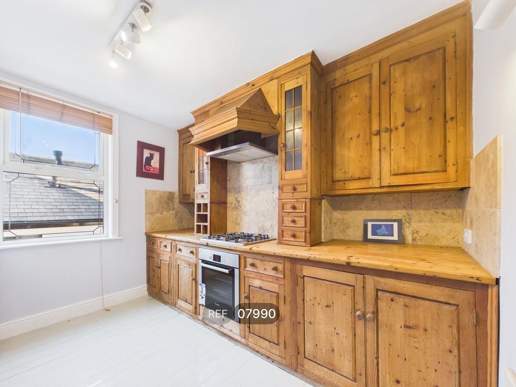 Property photo 1 of 11 Kitchen