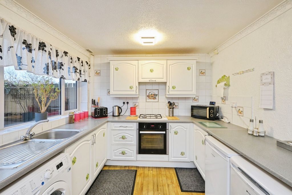 Property photo 2 of 20 Kitchen