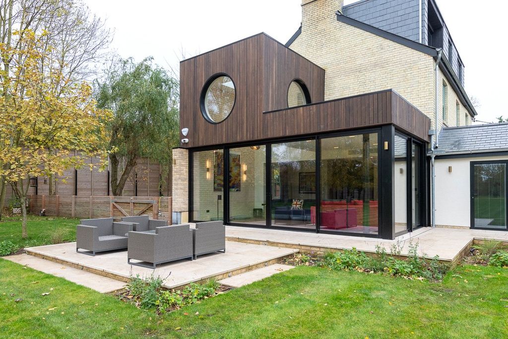 Property photo 2 of 33 Picture No. 26