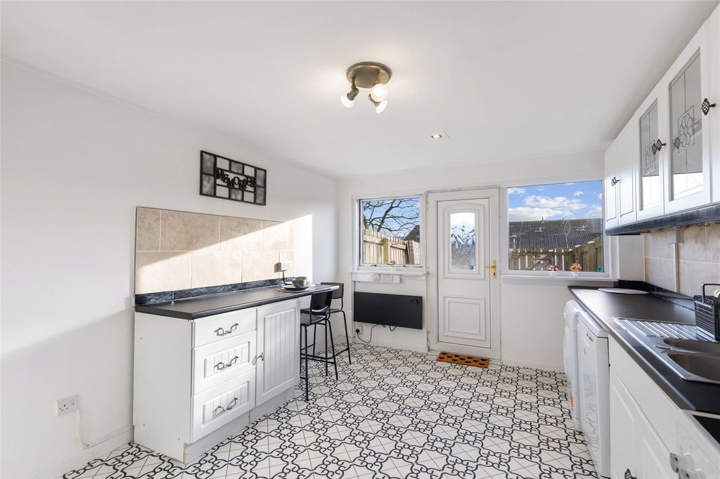 Property photo 2 of 34 Picture No. 22