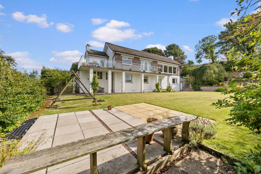 Property photo 2 of 18