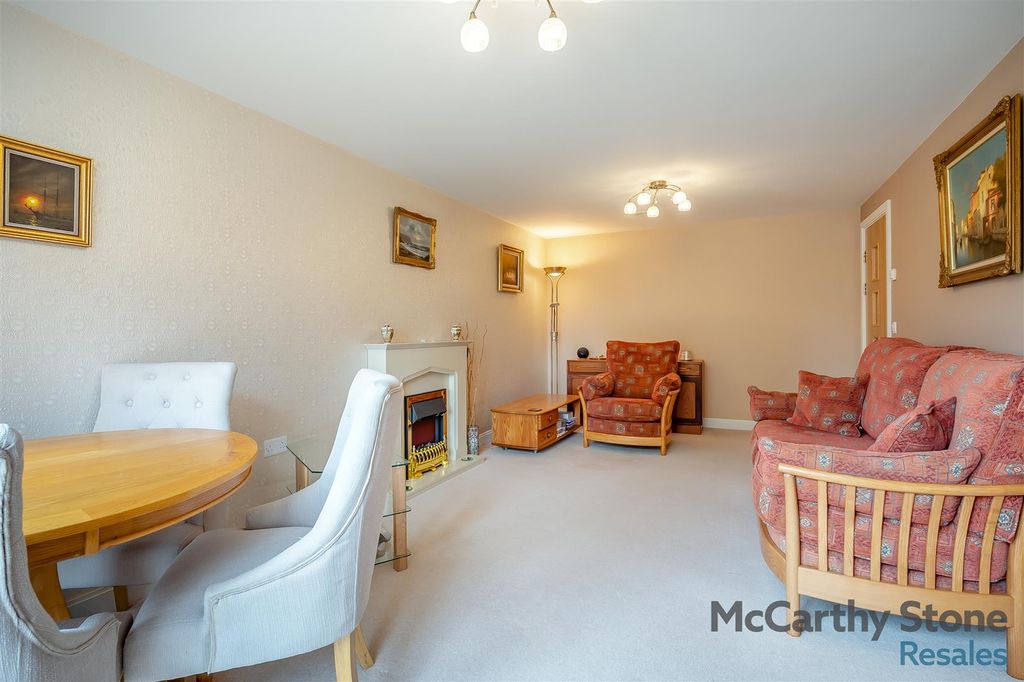 Property photo 3 of 21 8700283-Interior21.Jpg