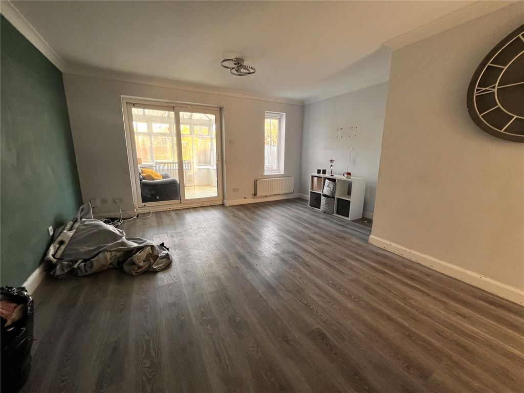 Property photo 2 of 9 Picture No. 18