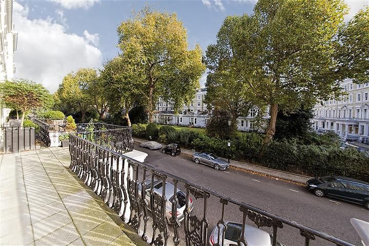 Property photo 3 of 18 Terrace