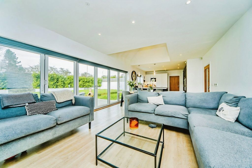 Property photo 2 of 30