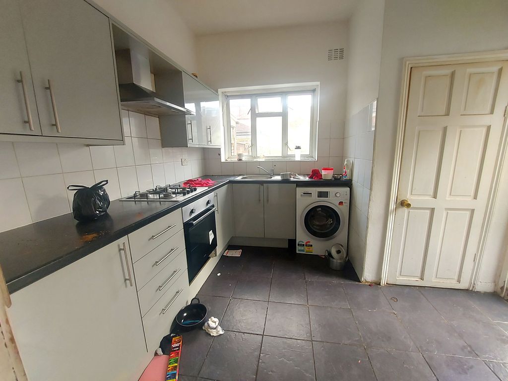 Property photo 1 of 1 5 Bed Semi-Detached House To Rent Audley Gardens, Seven Kings Ig3