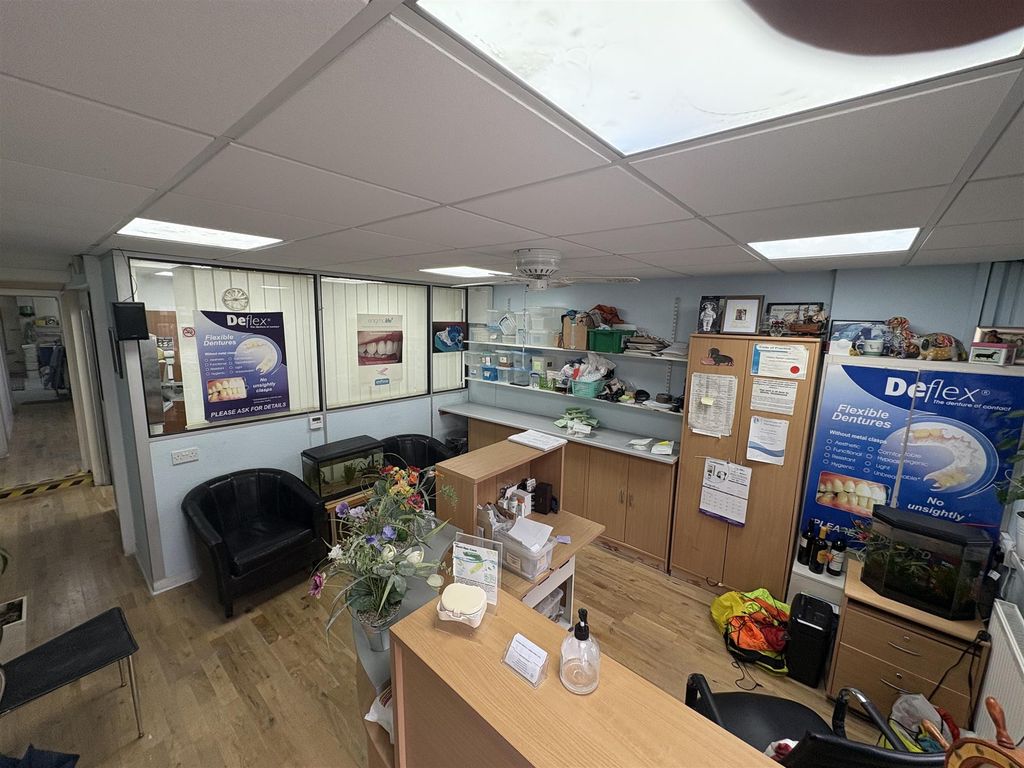 Property photo 1 of 8 Photo 0