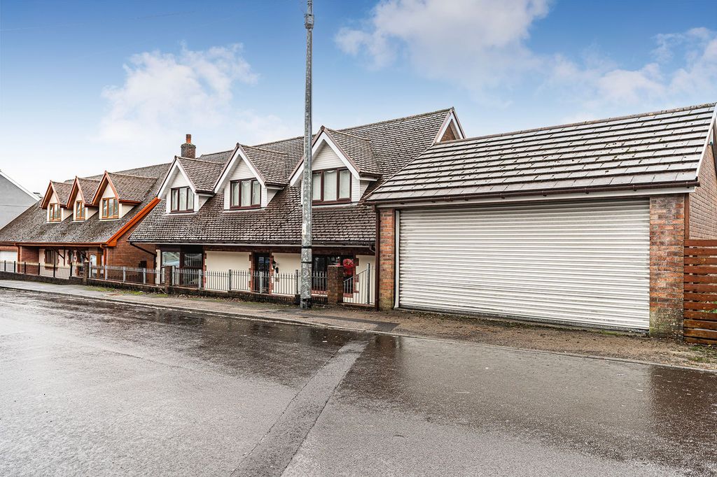 Property photo 1 of 33