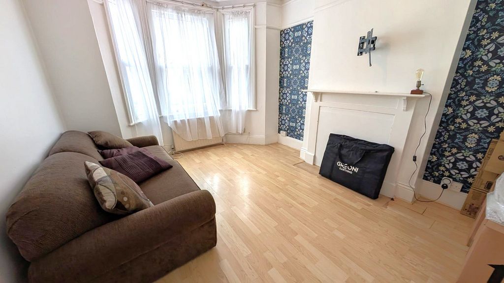 Property photo 2 of 8