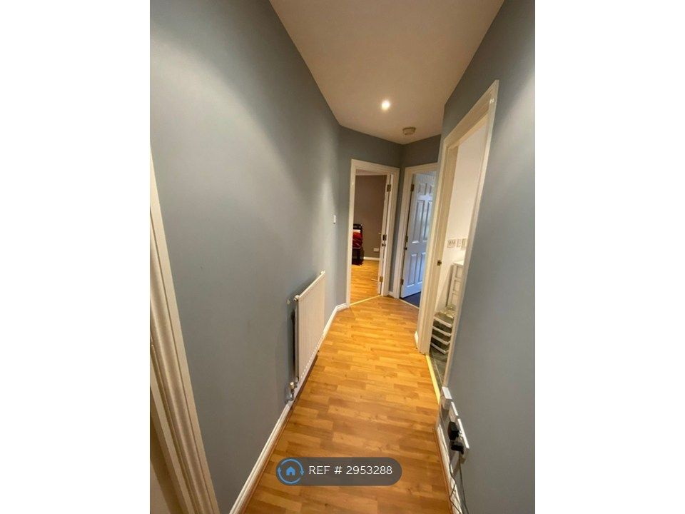 Property photo 3 of 14 Hall