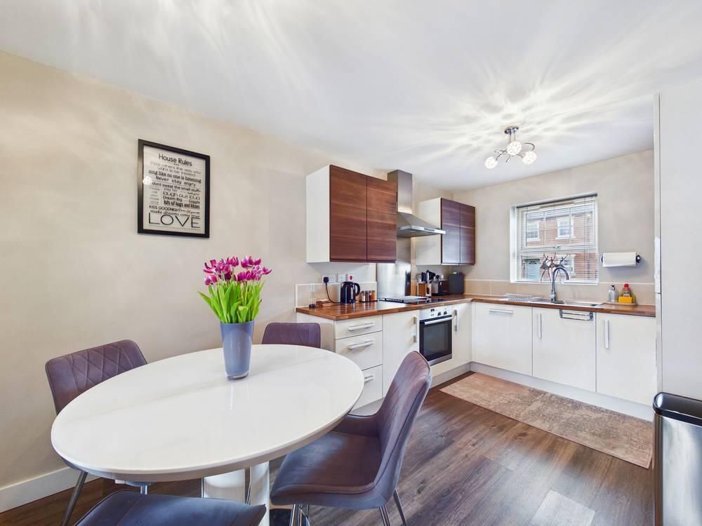 Property photo 3 of 14 Kitchen