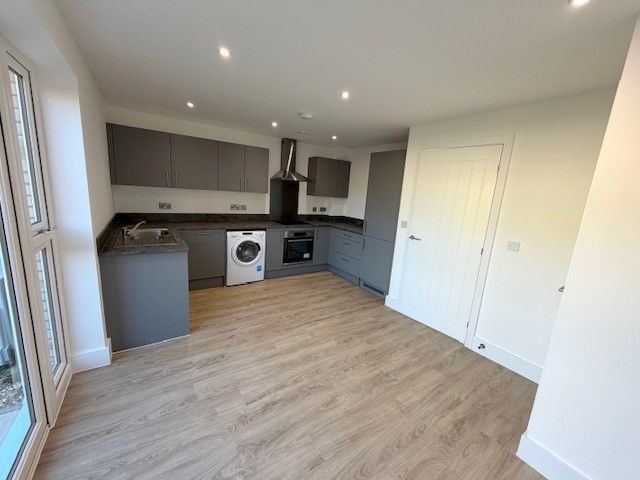 Property photo 3 of 9 Kitchen