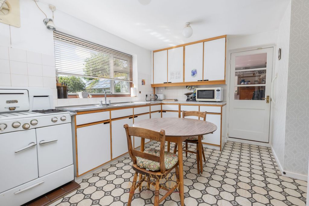 Property photo 2 of 32