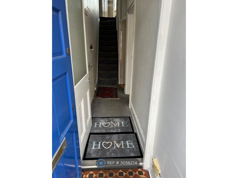 Property photo 3 of 14 Hallway