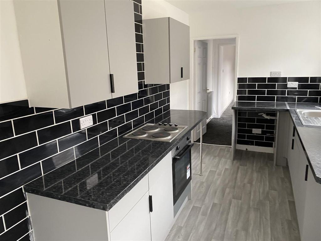 Property photo 2 of 9 Kitchen