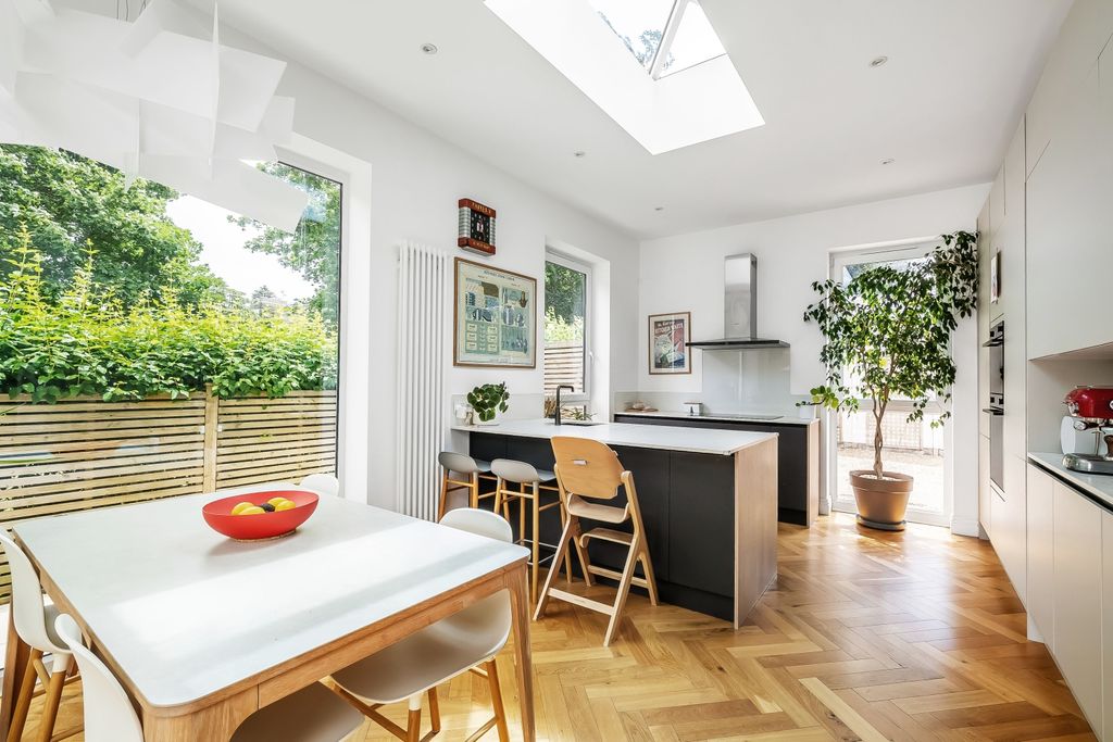 Property photo 3 of 19 Flat-2-Beechhurst-18