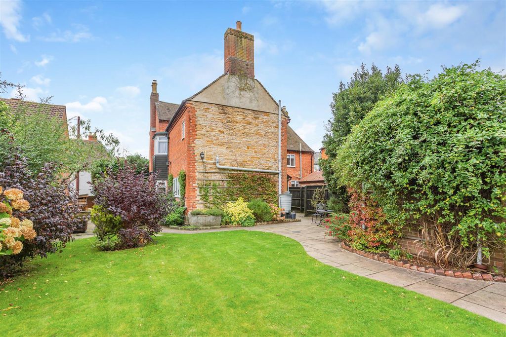 Property photo 1 of 51