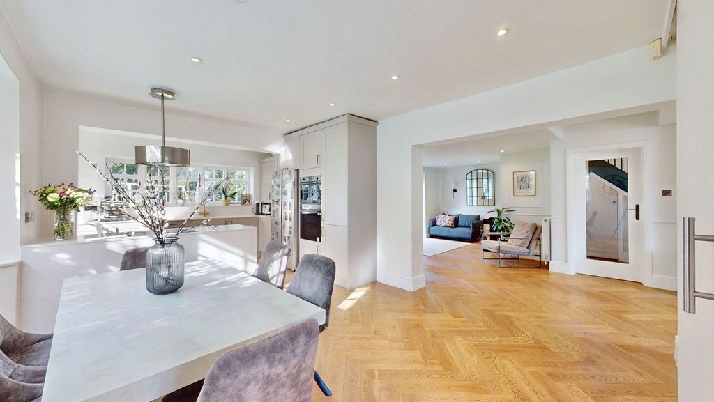 Property photo 3 of 13 Photo 2