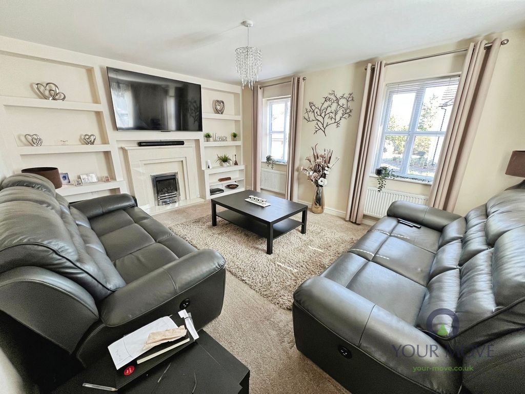 Property photo 3 of 15 Lounge