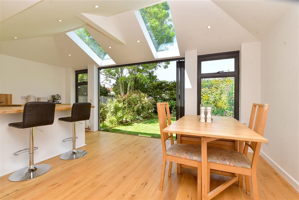 Property photo 3 of 16 Dining Area