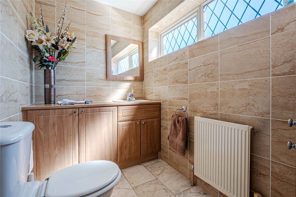 Additional image 7 of 5 bed detached house for saleSt Christophers Close, Dunstable, Bedfordshire LU5