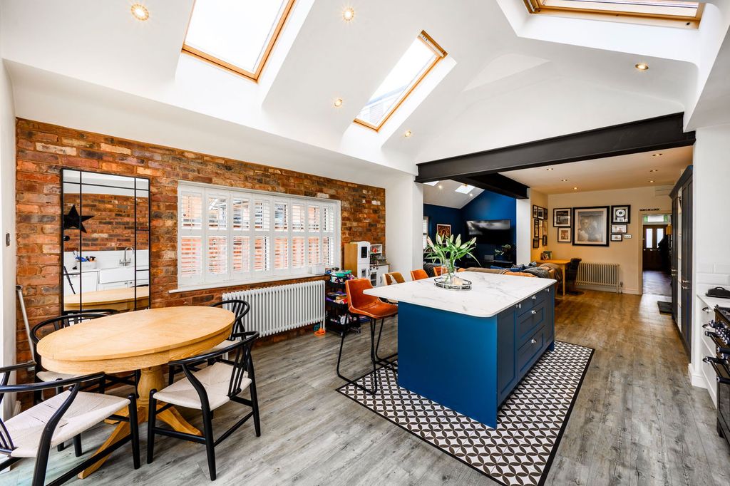 Property photo 2 of 36