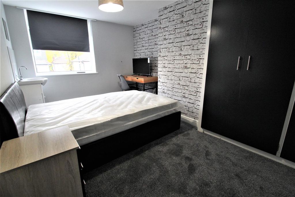 Additional image 6 of 5 bed terraced house to rentEstcourt Terrace, Headingley, Leeds, West Yorkshire LS6