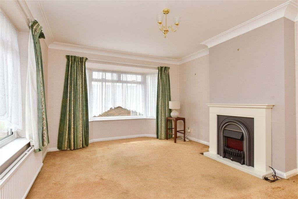 Property photo 1 of 15 Lounge