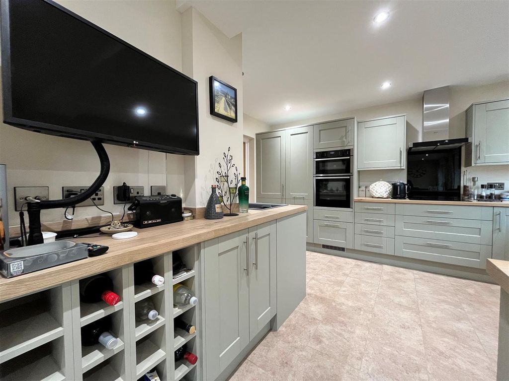 Property photo 3 of 20 B Kit 8.Jpg