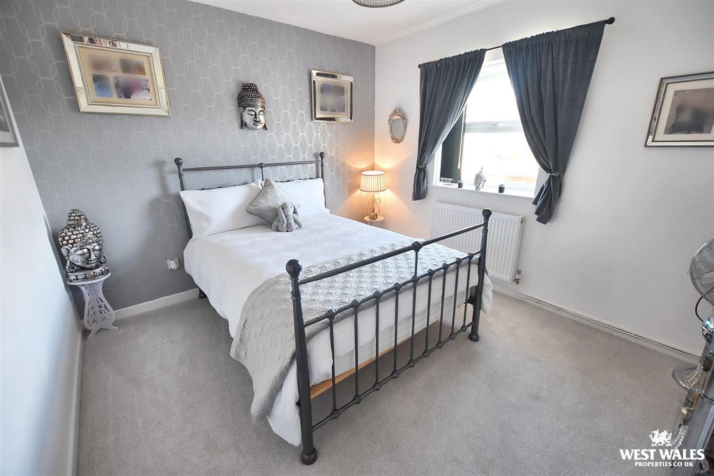 Property photo 3 of 21 8_Blurred.Jpg