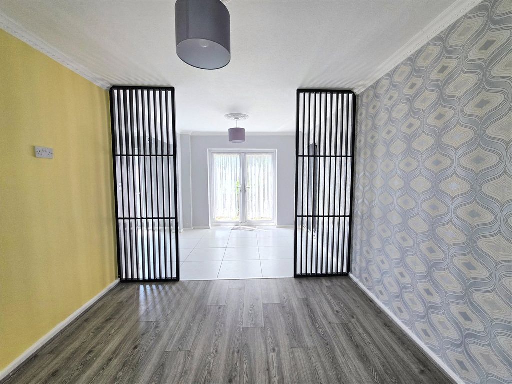 Property photo 2 of 12 Picture No. 16